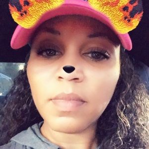 Meet your Posher, Casandra